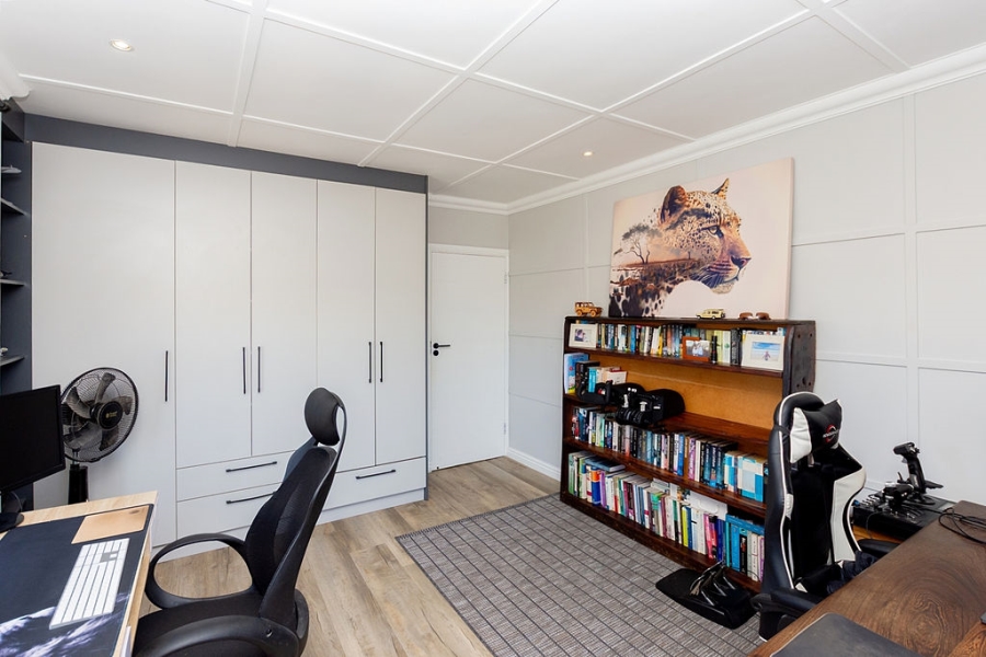 4 Bedroom Property for Sale in Calypso Beach Western Cape